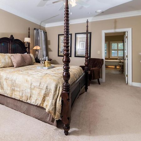 Pleasanton Courtyard Bed And Breakfast Fayetteville Exteriér fotografie