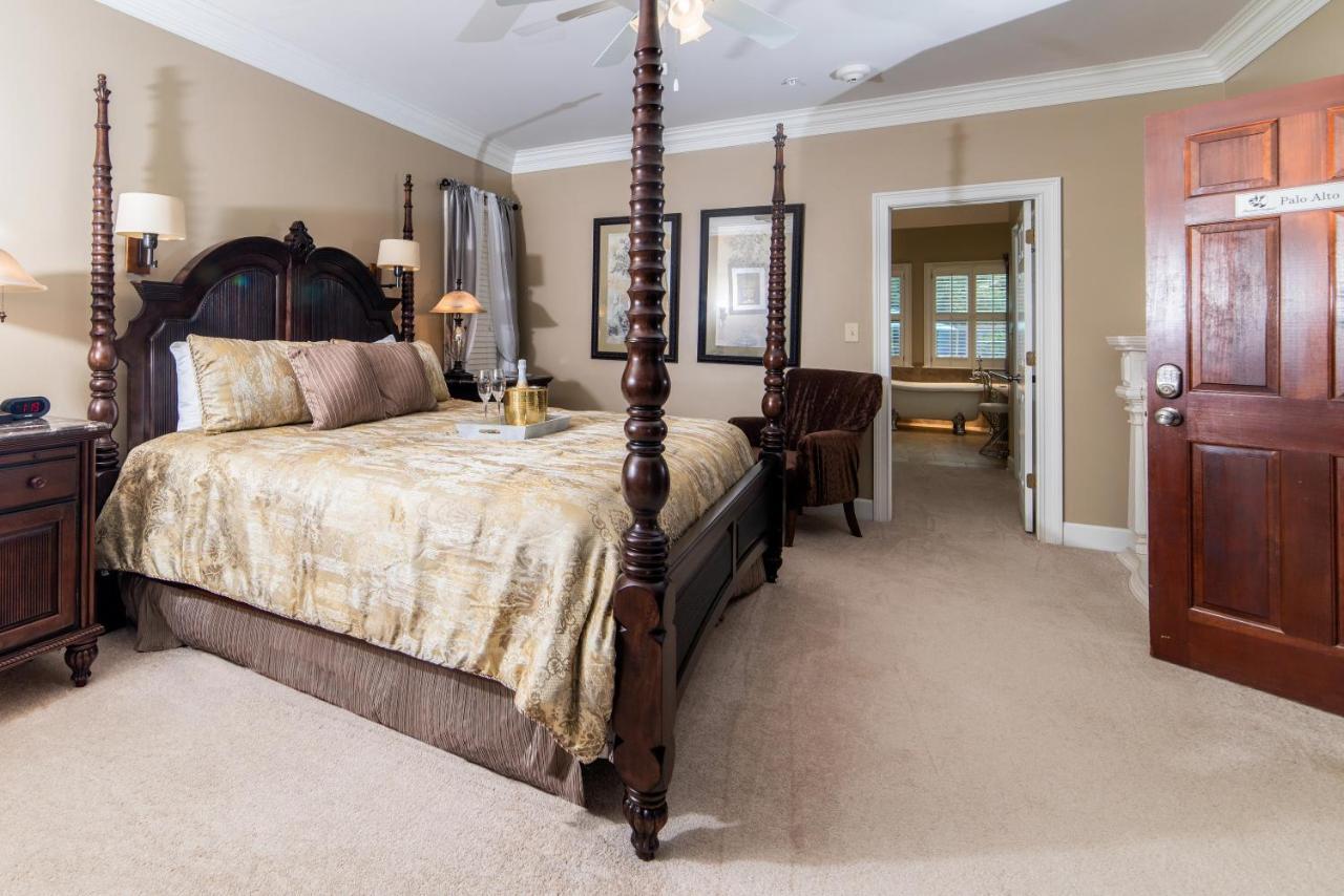 Pleasanton Courtyard Bed And Breakfast Fayetteville Exteriér fotografie